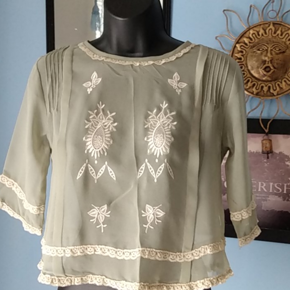 Anthropologie Staring At Starts Olive Cropped Top